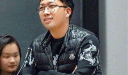 于正爆料圈内大瓜,于正曝惊人内幕，大瓜连连引发热议